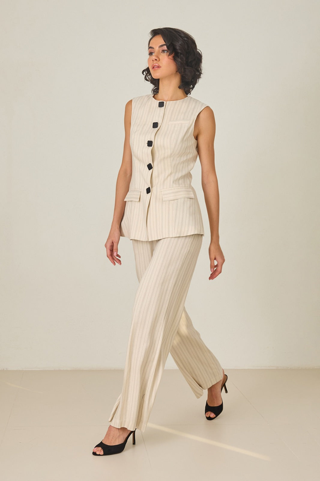 Women's linen set with vest and pants